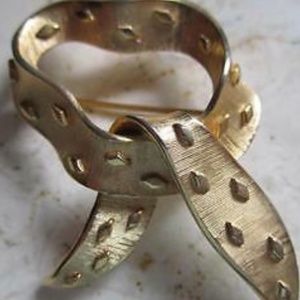 Vintage signed CROWN TRIFARI Ribbon Pin